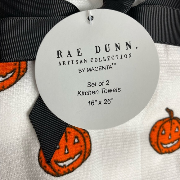 🎃 🎃NWT Rae Dunn HAPPY HALLOWEEN & TRICK OR TREAT Pumpkin Kitchen Towel Set - Picture 2 of 3